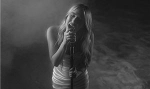 Music Video: Chloe Wedge — <I>Fallin</i>