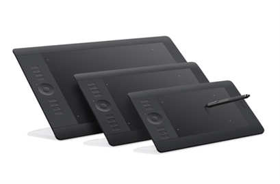 Three black digital graphics tablets of different sizes arranged diagonally on a white background.